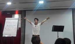 'Chạy đua' bằng cấp hay bỏ học để làm giàu?